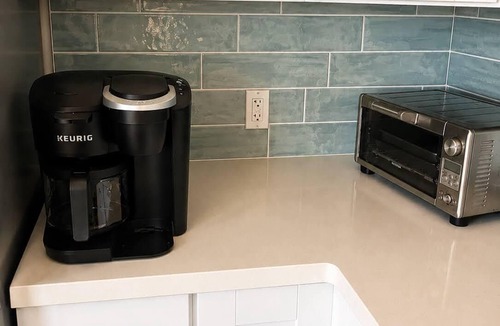 Vista Apartment | Fully Renovated 1BR/1BR w/Private Driveway and Private Entrance