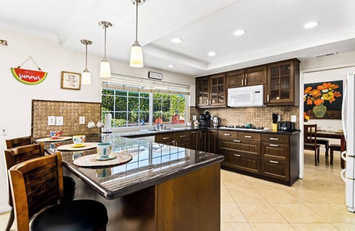 Fullerton House | Fun-Filled Family Vacay Home! 15 min to Disney!