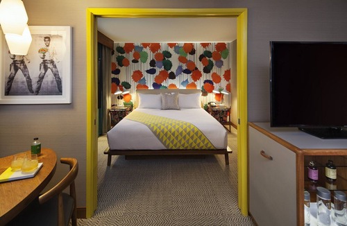Venice Hotel | Fun-filled Vacay in Venice, CA! 4 Convenient Units, Pool, Parking, Bike Rental!