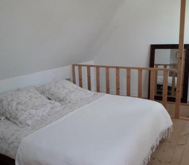 Ploneour-Lanvern House | Gîte, Le Jardind'Eneour, spots de surf, plages et randonnées !