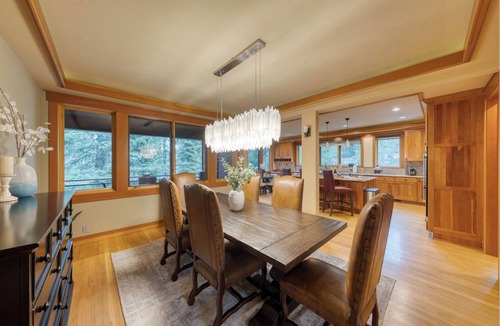 Olympic Valley Ski Chalet | Gated 4BR Chalet – Palisades Tahoe – Spa Under the Stars, Walk to Dining, AC