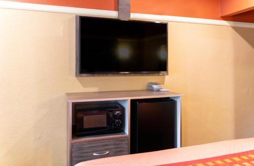 Inglewood Hotel | Geneva Motel