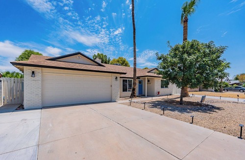 Township House | Gilbert AZ 4BR Vacation Home Remodeled Garage