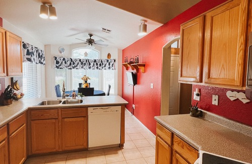Gilbert House | Gilbert HOME AWAY FROM HOME -Relax and Enjoy-3 Bed -1 King, 2 Queens- 2 baths