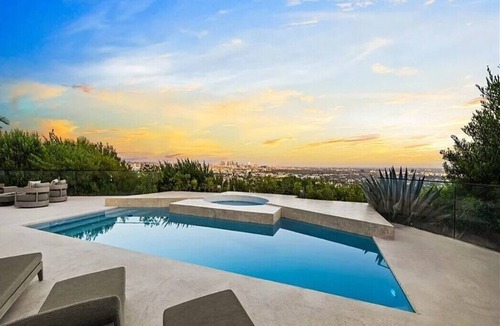 Hollywood Hills West House | Glass Horizon - Exclusive Architectural Gem Overlooking LA’s Skyline