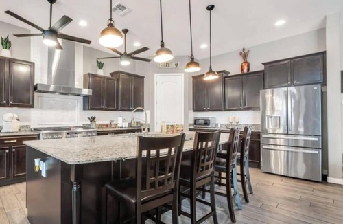 Pendergast West Estates House | Glendale Getaway-Walk to State Farm Stadium, Arena, Westgate & Shopping!