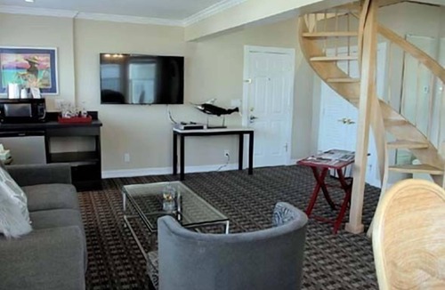 Avalon Hotel | Glenmore Plaza Hotel