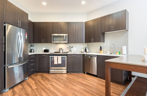 Shoreline West Apartment | Global Luxury Suites at Mountain View