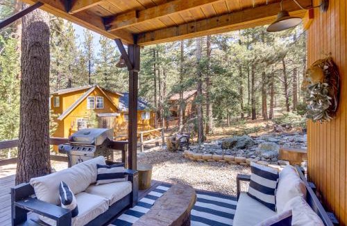 Pine Mountain Club House | Golf & Swim! Pine Mtn Club Retreat w/Game Area