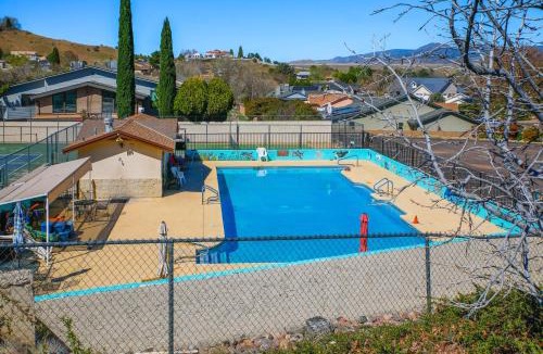 Prescott Country Club House | Golfer's Haven! Mtn-View Dewey Gem w/Pool Access
