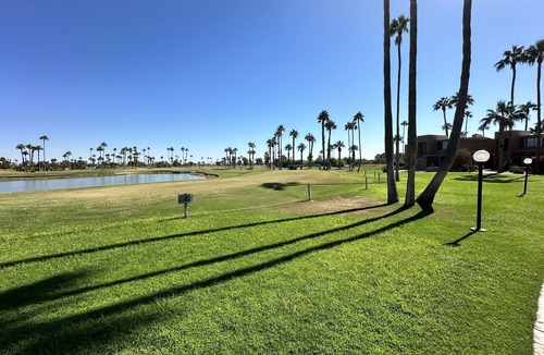 South Scottsdale House | Gorgeous 1500sqft 3 bedrooms by the golf course and lake.