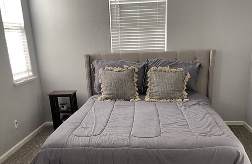 Fairfield House | Gorgeous 3 Bedroom 2.5 Bath Home, Self Check In