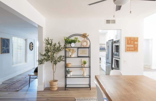 Casa de Oro-Mount Helix House | Gorgeous Family Retreat | Games, FirePit & Parking