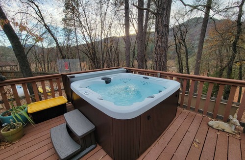 Lakehead-Lakeshore House | Gorgeous Lakehouse w/Hot Tub, Pool Table, Games & MORE!