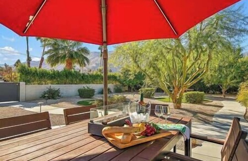 Uptown Design District House | Gorgeous Landscape 3 Bed Spacious Home