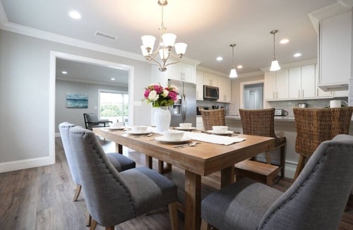 Orange House | Gorgeous Pool/Jac Home: 2 Ensuites & Game Room