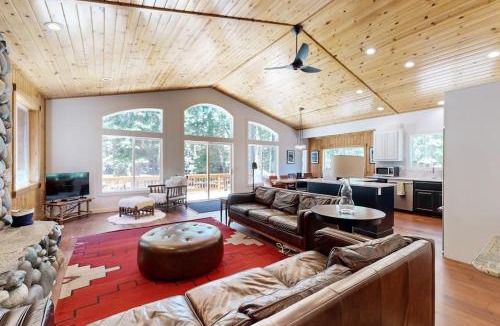 Truckee House | Gorgeous Tahoe Donner home with recreational activities - near ski resorts