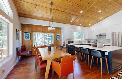 Truckee House | Gorgeous Tahoe Donner home with recreational activities - near ski resorts