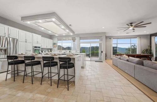 Ramona House | Grand 9BR Estate w/Resort Pool & Outdoor Oasis
