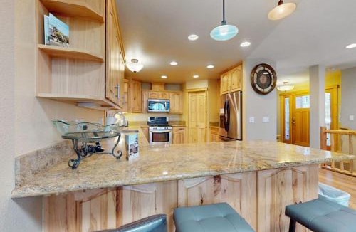Country Club Estates House | Grand lodge in the woods near golf hiking & skiing with multiple fireplaces