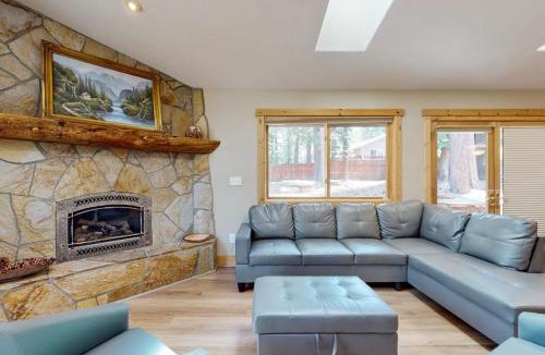 Country Club Estates House | Grand lodge in the woods near golf hiking & skiing with multiple fireplaces