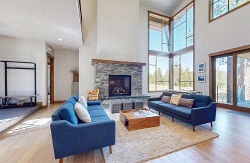 Truckee House | Grays Crossing Estate - Chefs Kitchen 3-Car Garage & Huge Wraparound Deck