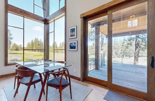Truckee House | Grays Crossing Estate - Chefs Kitchen 3-Car Garage & Huge Wraparound Deck