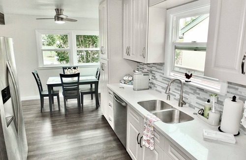 Belmont Heights House | Greenbelt Guesthouse – A Perfect Fit for 2! Cozy Home in Highly Walkable Area