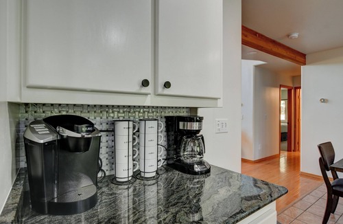 Groom Creek House | Groom Creek Lodge - Pool Table & 12 Mins to Downtown