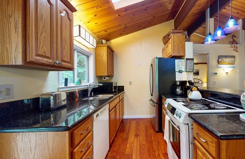 Anchor Bay House | Gualala 3BR hot tub — Cozy House with Ocean Views, Privat