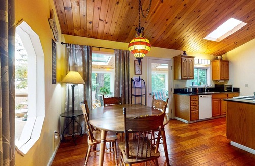 Anchor Bay House | Gualala 3BR hot tub — Cozy House with Ocean Views, Privat