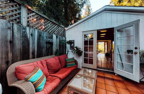 Guerneville House | Guerneville 2BR vineyard-view cottage with atrium — dogs welcome