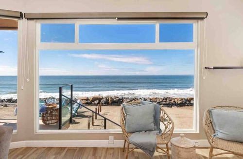 South Oceanside House | Guest Favorite! Fire Ring on Sand Walk to Village