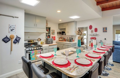 Harbor House | ★Guest Favorite★ Hot Tub Desks Quiet Oasis