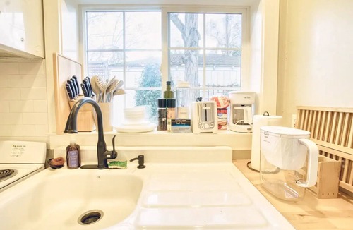 Land Park Cottage | Guesthouse in Friendly, Walkable Neighborhood