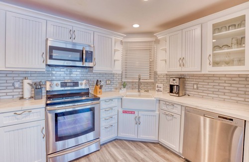 Avalon Condo | H160 - Impeccably Decorated Villa + Panoramic Ocean Views + 6-Seater Golf Cart +
