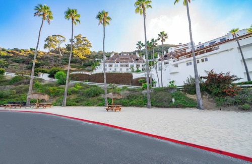 Catalina Island Condo | H168 10/10 stars - Immaculate Remodeled Corner Condo w/Fireplace, New Golf Cart