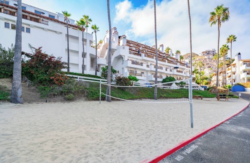 Catalina Island Condo | H168 10/10 stars - Immaculate Remodeled Corner Condo w/Fireplace, New Golf Cart
