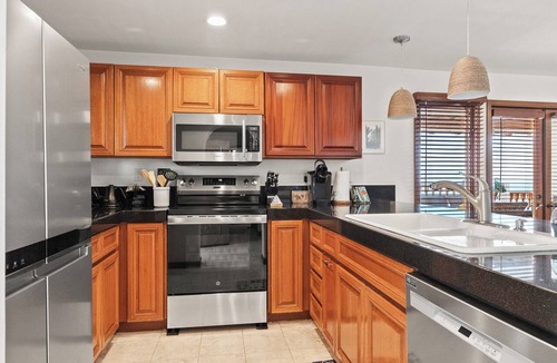 Avalon Condo | H1788: Stunning 2 Bed, 2 Bath Condo With Wrap Around Balcony, 7steps, Golf Cart