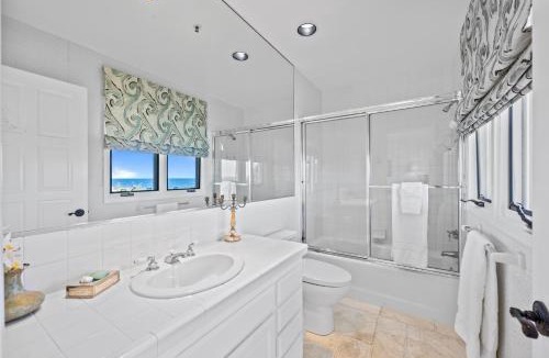 Avalon House | H882 - Hamilton Cove Villa 8-82