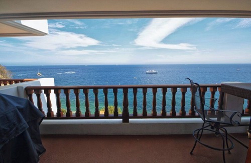 Avalon Condo | Hamilton Cove Oceanfront view 2bd with golf cart