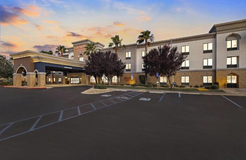 Lancaster Hotel | Hampton Inn & Suites Lancaster