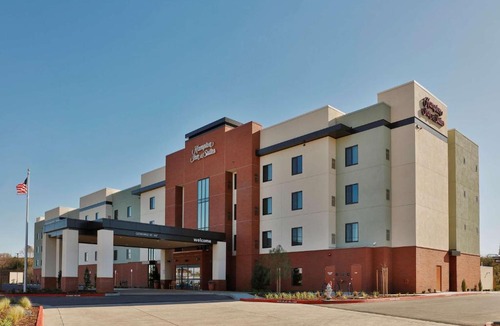 East Sacramento Hotel | Hampton Inn & Suites Sacramento at CSUS