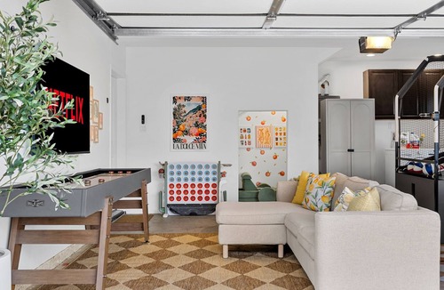 Midway City House | Hangout Haus.MCM. Billiards+Game Room. Disney!