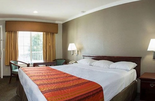 Mountain View Hotel | Have a Super Bowl Time at our Super 8 by Wyndham in Mountain View. 6 mi to Levi