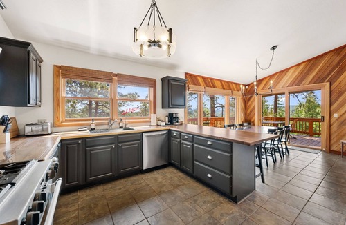 Highland Pines Cabin | Haven in the Highlands-Family Friendly!