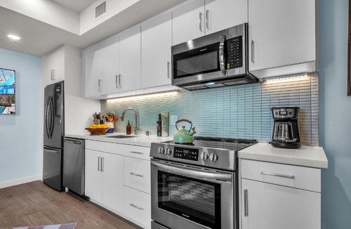 Wilshire Montana Apartment | Heart of Santa Monica Promenade Studio Free Parking