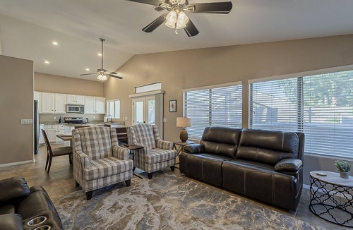 Gilbert House | ~Heated Pool/Spa, King bed, Amazing Backyard & Location! Hiking, Biking, Parks