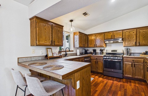 McKinleyville House | Hedge Rose Near Cal Poly, Airport, Redwoods