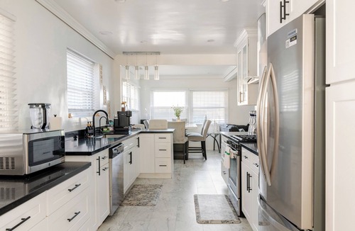 Inglewood House | Hideaway Haven near LAX, Sofi Stadium, the Forum.